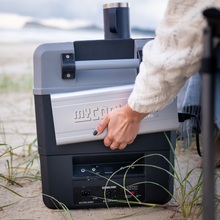 Lade das Bild in den Galerie-Viewer, Tragbare Kompressor Kühl-/Gefrierbox 47L: THE ROAMER (B-Ware)