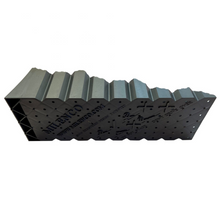 Load image into Gallery viewer, Milenco Triple Level Twinpack Auffahrkeile ; 3-stufigen Auffahrkeil (120 mm) ; typische Gitteroberfläche ; zusätzlicher Halt ; Farbe: Grau ; Produktbild von unten