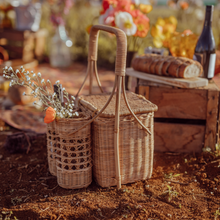 Lade das Bild in den Galerie-Viewer, Wandering Folk Lovers' Picknickkorb | Boho ; Vintage Korb ; Flechtkorb ; Lifestyle Bild