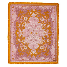 Load image into Gallery viewer, Wandering Folk Woven Throw Rosé | Boho ; Farbe: Rosa, Ockergelb ; mit Fransen ; Blumenmuster ; Produktfoto Ausgebreitete Decke ; Campingdecke