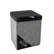 Lade das Bild in den Galerie-Viewer, WINE GLASS BUDDY Produktbild vorne geschlossene Klappe ; Farbe: Grau, Schwarz ; Navigator ; Schützt deine Weingläser unterwegs bei Campen oder Caravaning