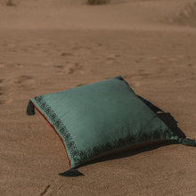 Load image into Gallery viewer, Wandering Folk Hanf Kissenbezug Evergreen Tile | Boho - Kumpl