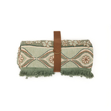 Load image into Gallery viewer, Wandering Folk Woven Throw Pfefferminzfarbe | Boho Camping- oder Picknickdecke - Kumpl