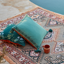 Load image into Gallery viewer, Wandering Folk Hanf Kissenbezug Evergreen Tile | Boho - Kumpl