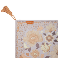 Lade das Bild in den Galerie-Viewer, Wandering Folk Picknickdecke  Grandé Fleur - Lilac | Boho Wasserdicht - Kumpl