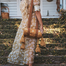 Load image into Gallery viewer, Wandering Folk Picknickdecke  Golden Folk | Boho Wasserdicht - Kumpl