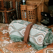 Load image into Gallery viewer, Wandering Folk Woven Throw Pfefferminzfarbe | Boho Camping- oder Picknickdecke - Kumpl