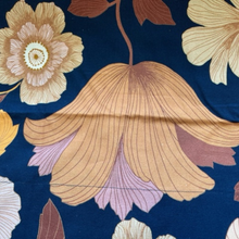 Lade das Bild in den Galerie-Viewer, Picknickdecke Grandé Fleur - Nightshade (B-Ware)