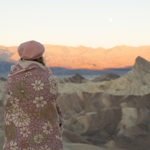 Load image into Gallery viewer, Wandering Folk Woven Throw Rouge | Böhmische Campingdecke - Kumpl