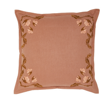 Load image into Gallery viewer, Wandering Folk Hanf Kissenbezug Floral Tan | Boho - Kumpl