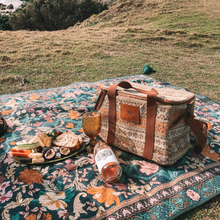 Lade das Bild in den Galerie-Viewer, Wandering Folk Kühltasche Acacia - Dusk | Boho, Wasserdicht