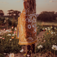 Load image into Gallery viewer, Wandering Folk Woven Plaid Ginger Color | Boho Camping- oder Picknickdecke - Kumpl