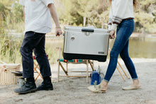 Lade das Bild in den Galerie-Viewer, Igloo Legacy 54 Kühlbox (51L) Große Kühlbox für Camping und Caravaning