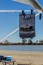 Load image into Gallery viewer, KITCHEN BUDDY Lifestyle Foto. Farbe: Grau, Schwarz. Navigator.