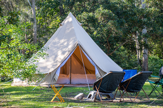Entdecke die besten Glamping-Accessoires für luxuriöses Camping